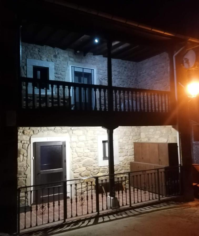 Casa Rural Apartamentos Angel Inguanzo Arenas De Cabrales エクステリア 写真